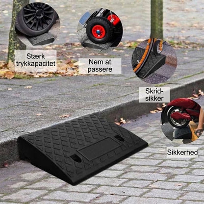 Portabel Kantstensrampe i PVC – Kraftig Kørerampe til Biler, Ladcykler og Kørestole