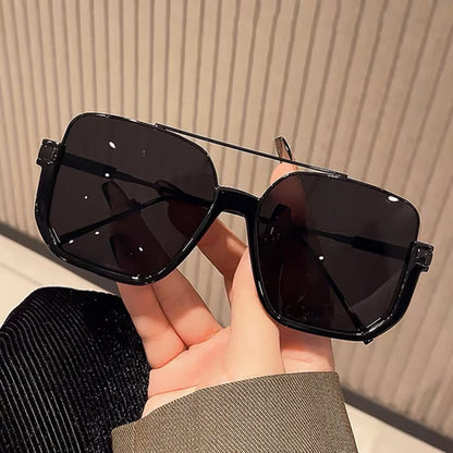 Minimalistiske Letvægts-solbriller – Retro-look med Tonede Glas
