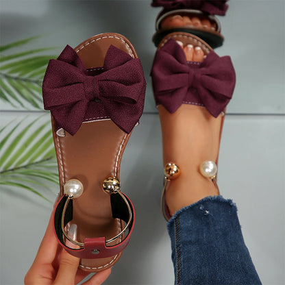 Elegante Roset-Sommersandaler: Flad Slip-On med Perledetalje