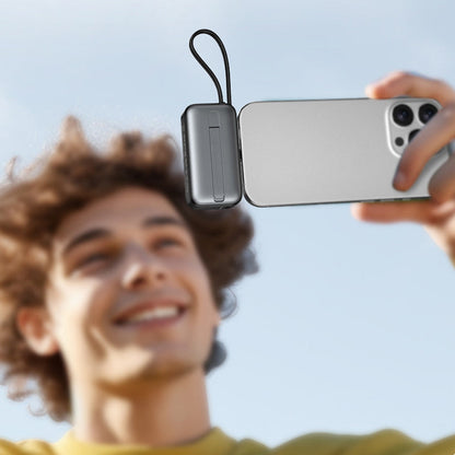 Ultra-kompakt Rejse-Powerbank – Integreret USB-C & Lightning + Magnetisk Wireless
